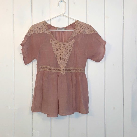 Beautiful boho top. Can be worn down casual or fancied up as well. - Picture 1 of 1